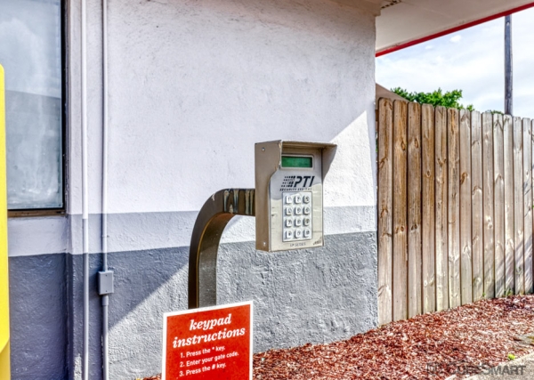 Facility photo: //images.sparefoot.com/medium/21174768834f2d3b7cd.jpg