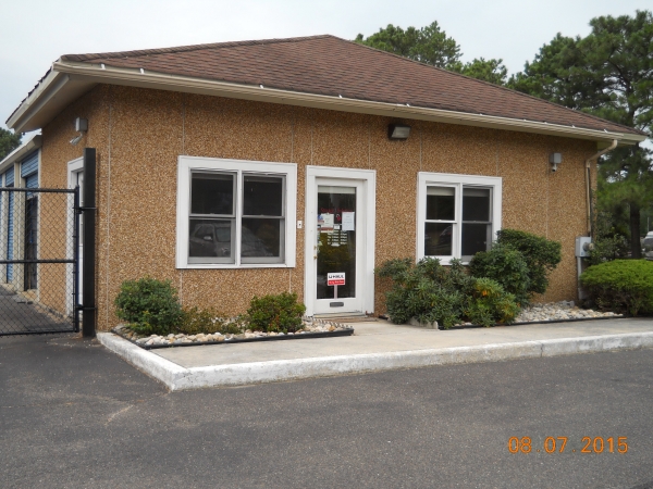 Facility photo: //images.sparefoot.com/medium/2118315d07d6b34a578.jpg