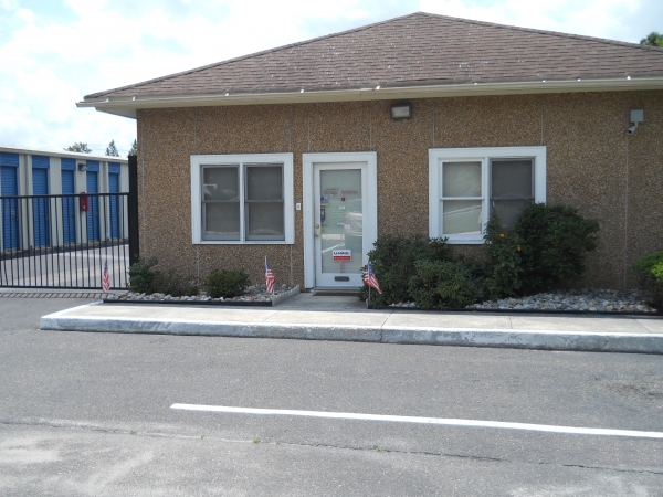 Facility photo: //images.sparefoot.com/medium/2118315d07d6b49f2ae.jpg