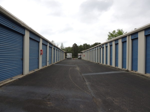 Facility photo: //images.sparefoot.com/medium/2118315d07d6b5b7a96.jpg