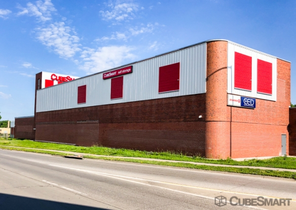 Facility photo: //images.sparefoot.com/medium/211898688c6b477c072.jpg