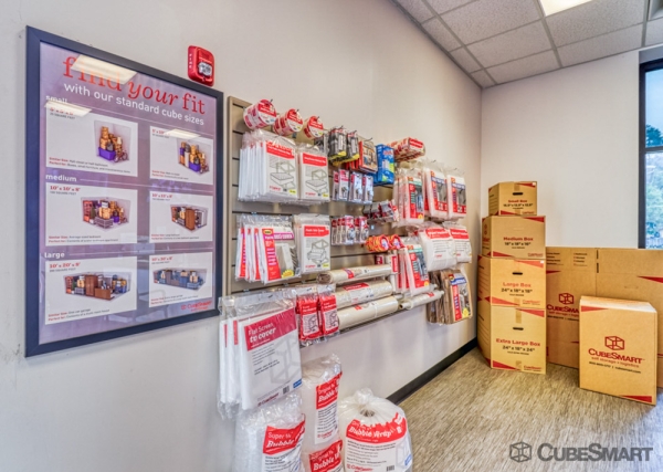 Facility photo: //images.sparefoot.com/medium/211898693d2654b7818.jpg