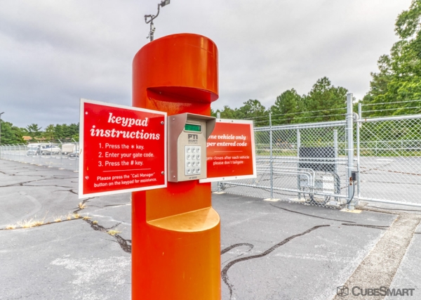 Facility photo: //images.sparefoot.com/medium/211905688c70a879a5c.jpg