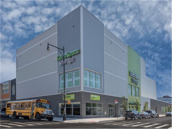 Facility photo: //images.sparefoot.com/medium/21204860a43a675972a.jpg