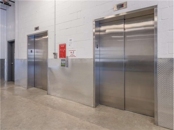 Facility photo: //images.sparefoot.com/medium/21204864cc109b11116.jpg