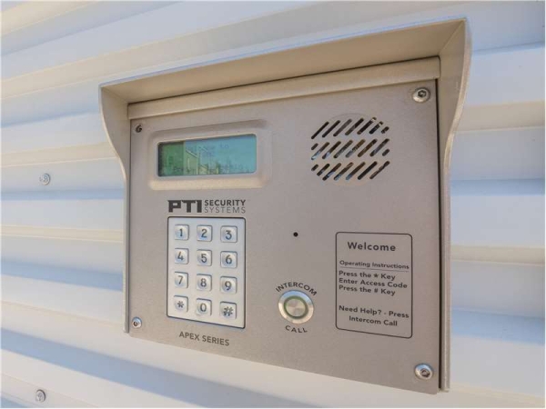 Facility photo: //images.sparefoot.com/medium/21204864cc109fa1746.jpg