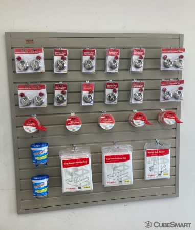 Facility photo: //images.sparefoot.com/medium/2121686971f4ce70211.jpg