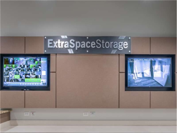 Storage Units at Extra Space Storage - 7011 - Chicago - N Clybourn Ave - 1840 North Clybourn Avenue