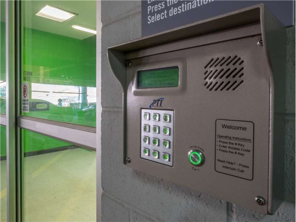 Storage Units at Extra Space Storage - 7012 - Chicago - W North Ave - 1030 West North Avenue