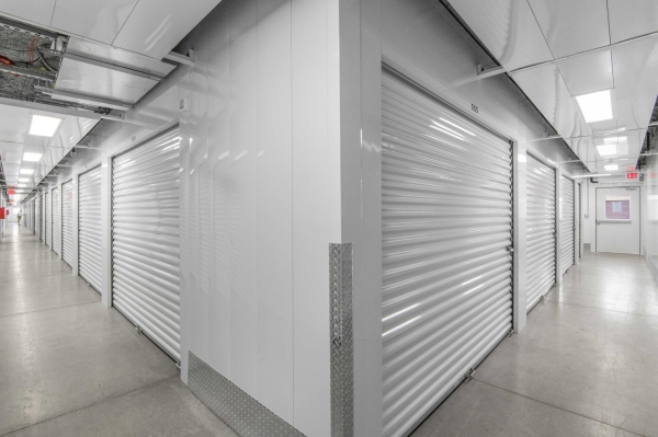 Facility photo: //images.sparefoot.com/medium/21234068f26b5db8daf.jpg