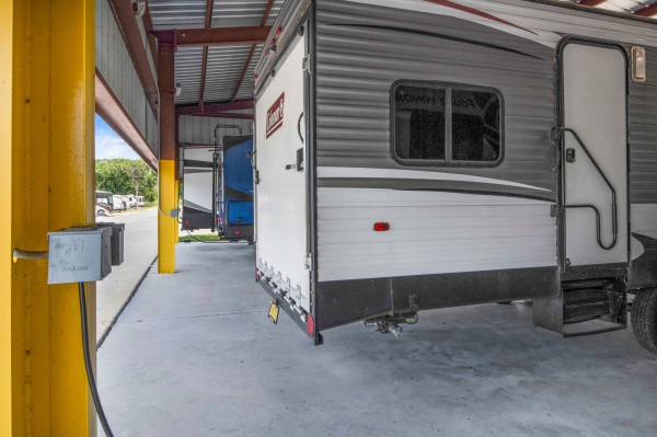 Facility photo: //images.sparefoot.com/medium/21234068f26b6239c2c.jpg