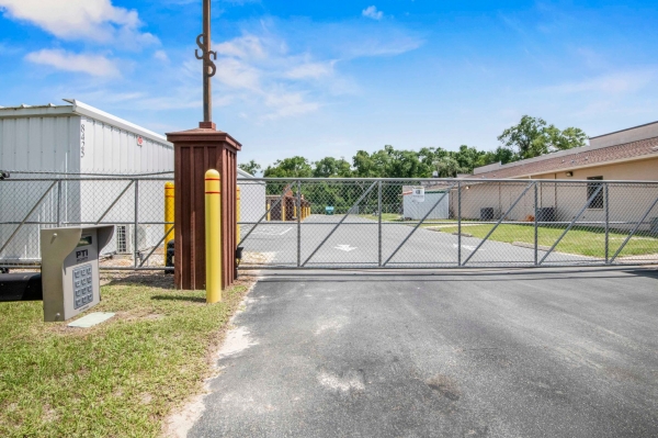 Facility photo: //images.sparefoot.com/medium/21234068f26b6eb4b4e.jpg