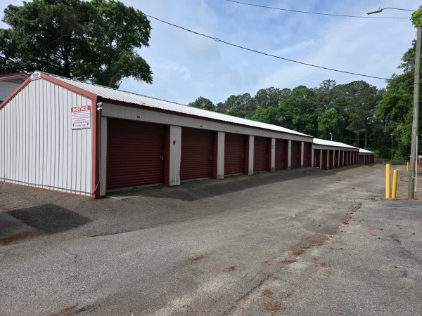 Facility photo: //images.sparefoot.com/medium/21238069f4e7224f909.jpeg