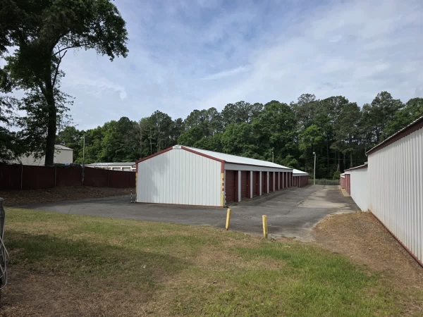 Facility photo: //images.sparefoot.com/medium/21238069f4e72d1f0e7.jpg