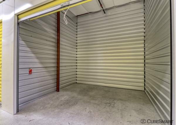 Facility photo: //images.sparefoot.com/medium/212396686f944763ae9.jpg