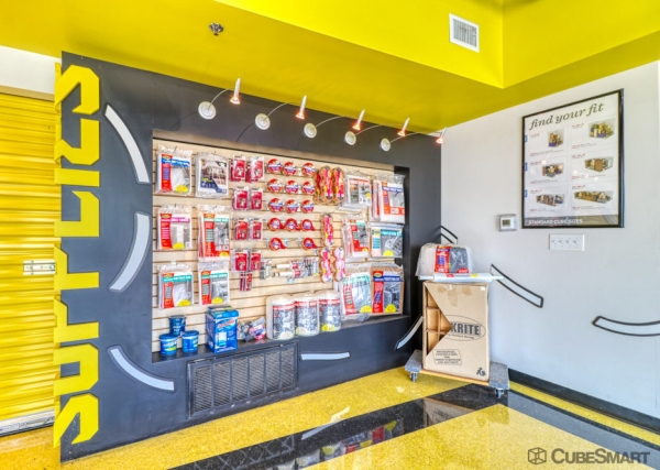 Facility photo: //images.sparefoot.com/medium/212396693aae9b22a73.jpg