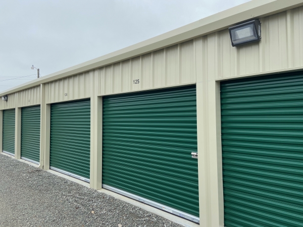 Facility photo: //images.sparefoot.com/medium/2124195fad87542ed7a.jpeg