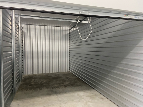 Facility photo: //images.sparefoot.com/medium/2124195fad877f01815.jpeg