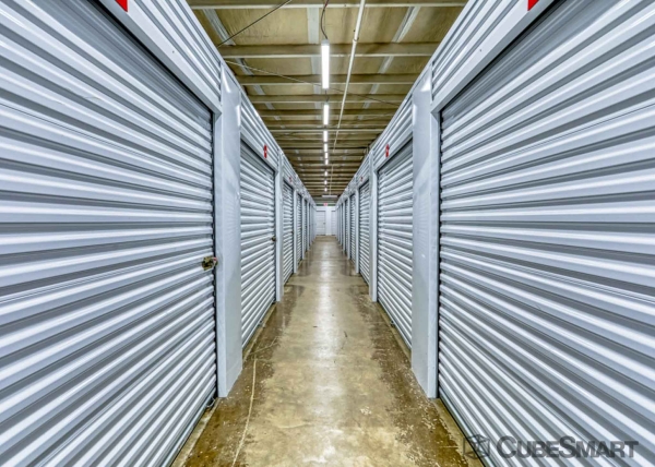 Facility photo: //images.sparefoot.com/medium/212501688b3435d1879.jpg