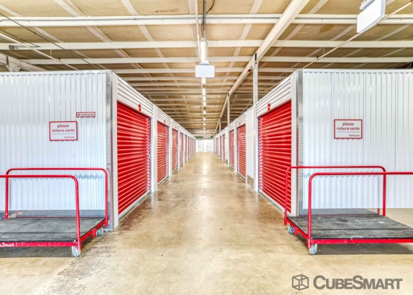 Facility photo: //images.sparefoot.com/medium/212501688b343764bc5.jpg