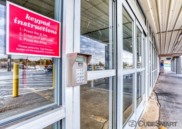 Facility photo: //images.sparefoot.com/medium/212501693d3d70974f2.jpg