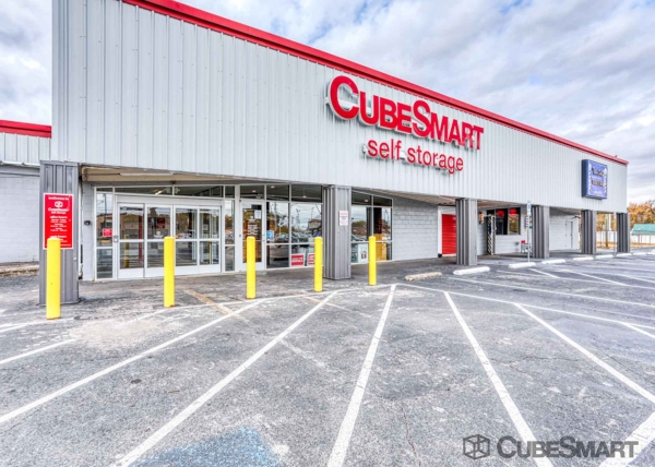 Storage Units at CubeSmart Self Storage - TN Clarksville FT Campbell Blvd - 1886 Fort Campbell Boulevard