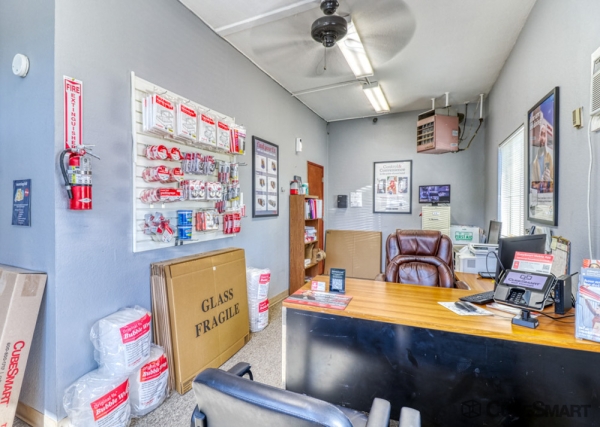 Facility photo: //images.sparefoot.com/medium/2126306894751e46bd0.jpg