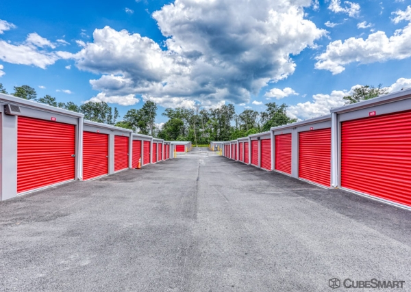 Facility photo: //images.sparefoot.com/medium/2127146880ad44f3512.jpg