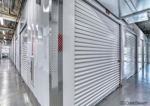 Facility photo: //images.sparefoot.com/medium/212714690344800af3b.jpg