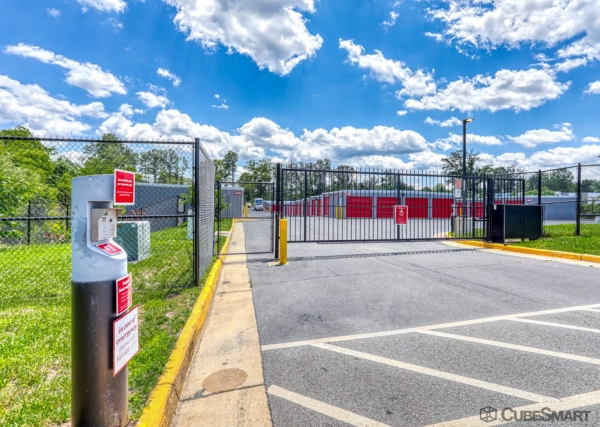 Facility photo: //images.sparefoot.com/medium/2127146a33caf18ab85.jpg