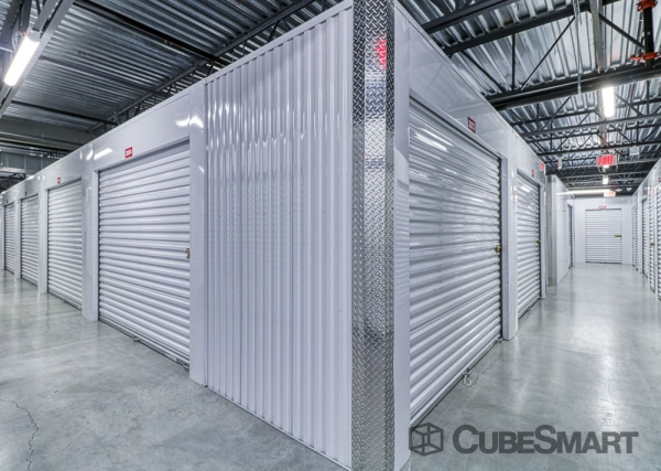 Facility photo: //images.sparefoot.com/medium/212720686f64cdd393c.jpg