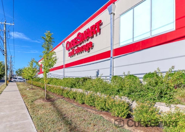 Facility photo: //images.sparefoot.com/medium/212720688c62d76c61e.jpg