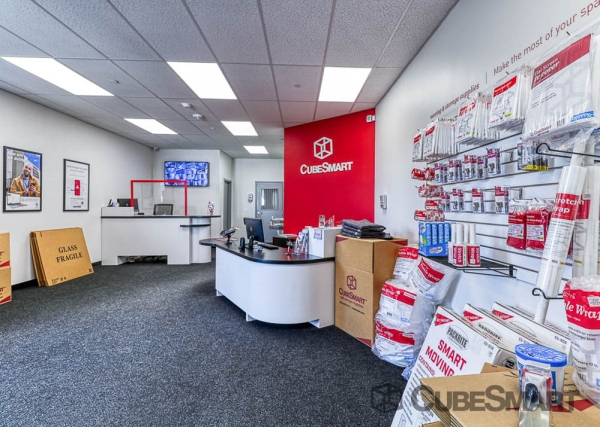 Facility photo: //images.sparefoot.com/medium/2127206971d84dd51af.jpg