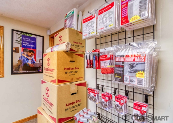 Facility photo: //images.sparefoot.com/medium/2127786971e6a7aa2f4.jpg