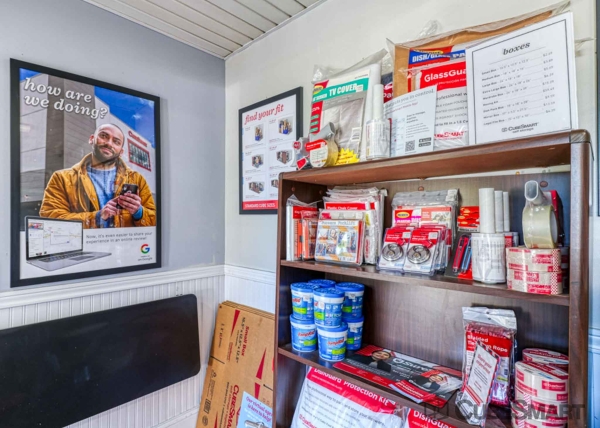 Facility photo: //images.sparefoot.com/medium/2127866943bcb42926e.jpg