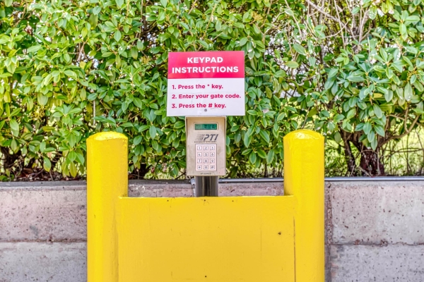 Facility photo: //images.sparefoot.com/medium/21282268a62caa782f7.jpg