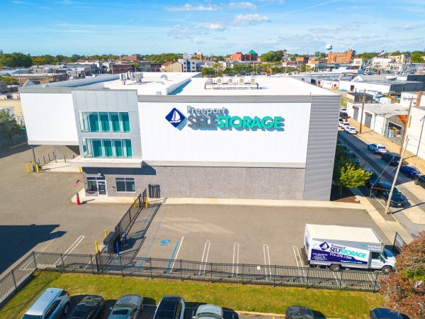 Facility photo: //images.sparefoot.com/medium/2128726908e6d7d500f.jpg