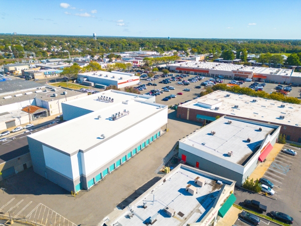 Facility photo: //images.sparefoot.com/medium/2128726908e7703a993.jpg