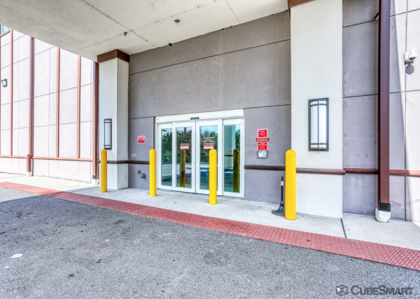Facility photo: //images.sparefoot.com/medium/2129016a1944f1e9727.jpg