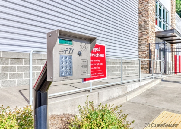 Facility photo: //images.sparefoot.com/medium/212952695e1f8838374.jpg