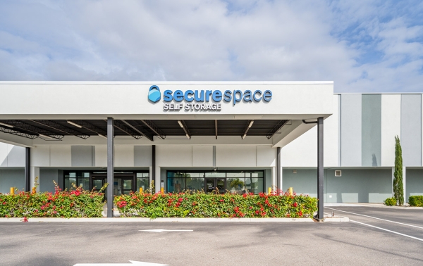 Facility photo: //images.sparefoot.com/medium/21305869f56446a63ef.jpg