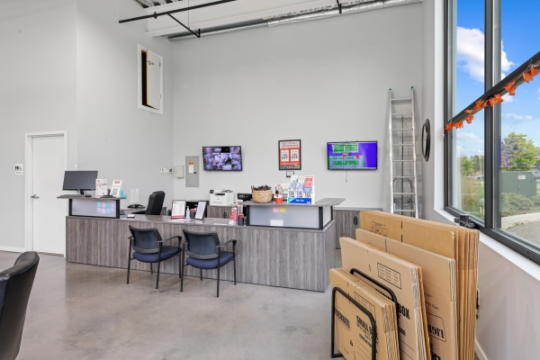 Facility photo: //images.sparefoot.com/medium/213123688cb5f1ec4cb.jpg