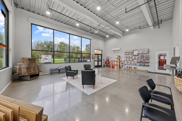 Facility photo: //images.sparefoot.com/medium/213123688cb5ff6e84f.jpg