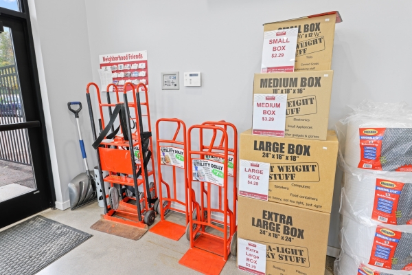 Facility photo: //images.sparefoot.com/medium/213123688cb62483e9c.jpg