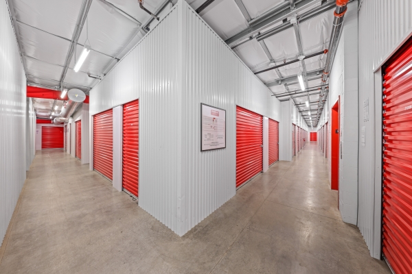 Facility photo: //images.sparefoot.com/medium/213123688cb66c2bfd8.jpg