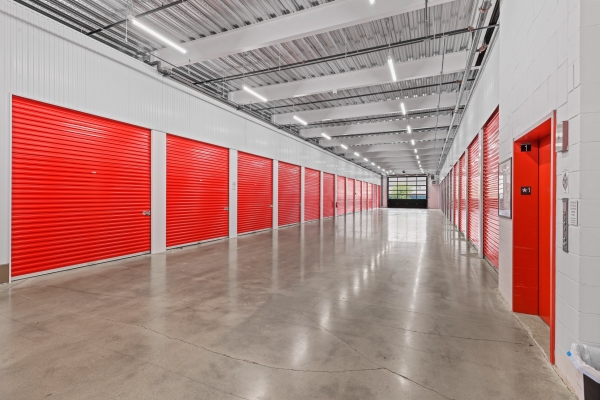 Facility photo: //images.sparefoot.com/medium/213123688cb6bd6cff4.jpg