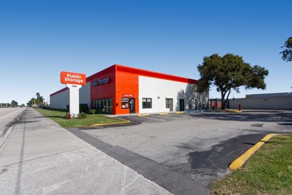 Facility photo: //images.sparefoot.com/medium/213136687b9a1308e04.jpg
