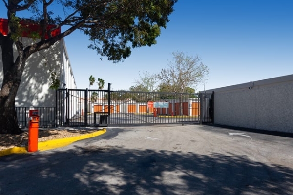 Facility photo: //images.sparefoot.com/medium/213136693830724a46e.jpg