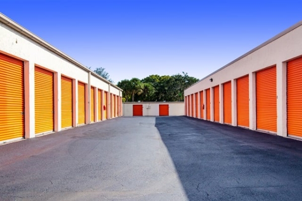 Facility photo: //images.sparefoot.com/medium/213139687ce91002ee9.jpg