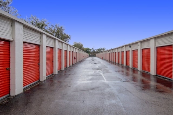 Facility photo: //images.sparefoot.com/medium/2131486884d1f6d1ec9.jpg